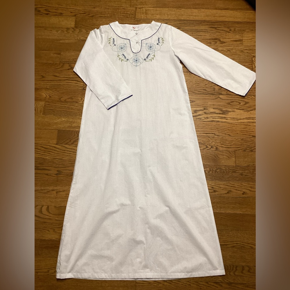Vintage gown from Japan White/Blue Polka Dot Embroidered Women’s size 42/12